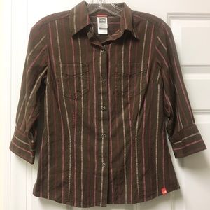 Pretty North Face floral embroidered shirt!